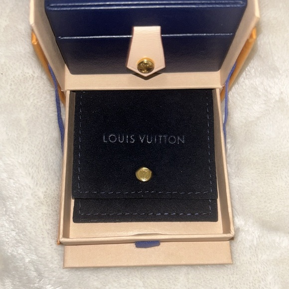 Louis Vuitton 18K Diamond Idylle Blossom Drop Earrings - Picture 5 of 5